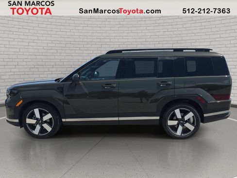 Used 2025 Hyundai Santa Fe Limited AWD/4WD image 9