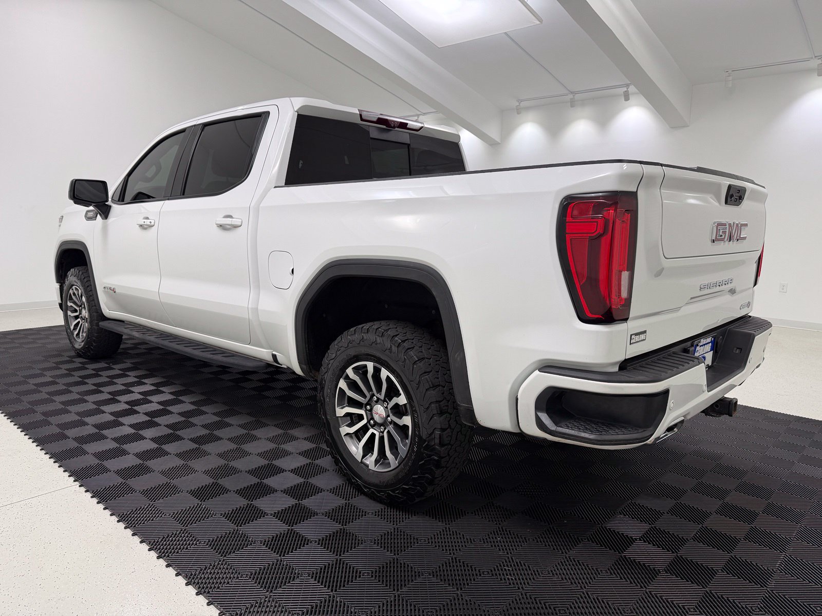 Used 2022 GMC Sierra 1500 AT4 w/ AT4 Premium Package AWD/4WD image 5