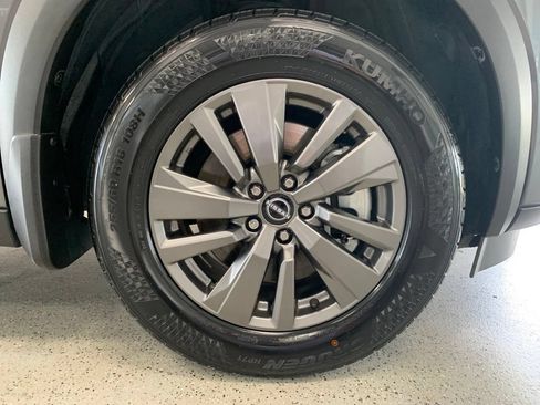 Used 2022 Nissan Pathfinder SV FWD image 5