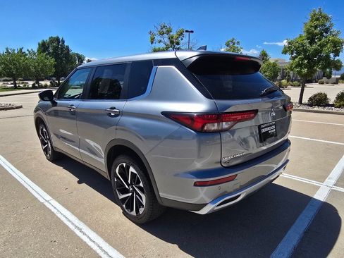 Used 2024 Mitsubishi Outlander SE AWD/4WD image 3