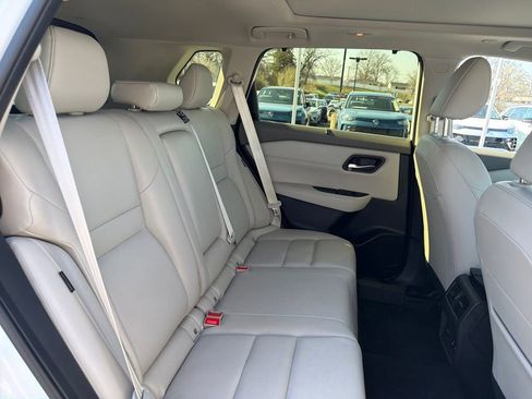 Used 2025 Nissan Rogue SL w/ SL Premium Package image 50