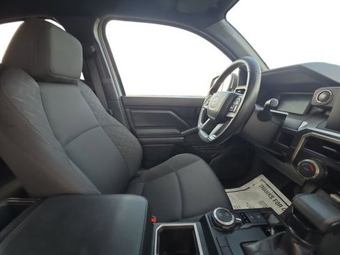 Certified 2025 Toyota Tacoma SR5 AWD/4WD image 15