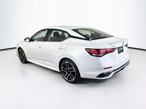 Used 2025 Nissan Sentra SR FWD image 5