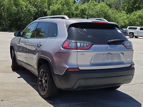 Used 2019 Jeep Cherokee Latitude Plus FWD image 3