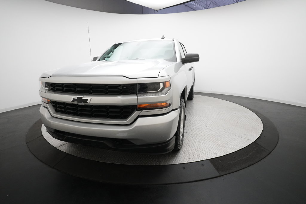 Used 2019 Chevrolet Silverado 1500 Custom w/ Custom Convenience Package AWD/4WD image 13