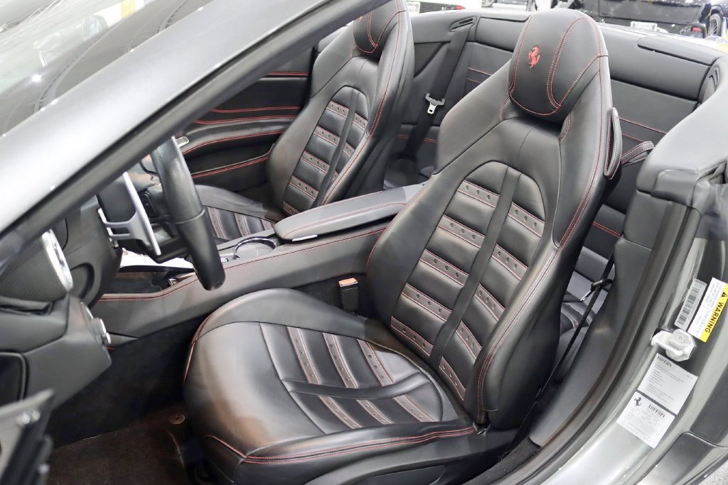 Used 2016 Ferrari California T RWD image 26