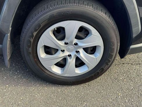 Used 2020 Toyota RAV4 LE image 9