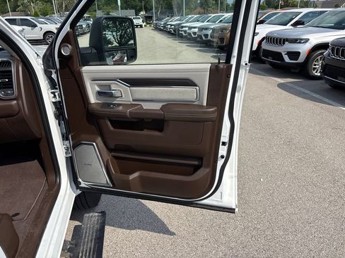 Used 2025 RAM 3500 Laramie AWD/4WD image 52