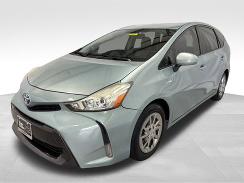Used 2016 Toyota Prius V image 1