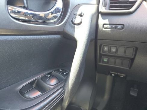 Used 2015 Nissan Rogue S FWD image 18