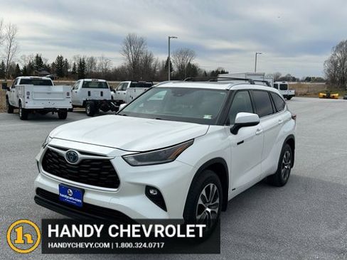 Used 2021 Toyota Highlander XLE image 1