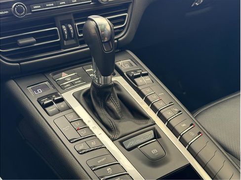 Used 2021 Porsche Macan S image 16
