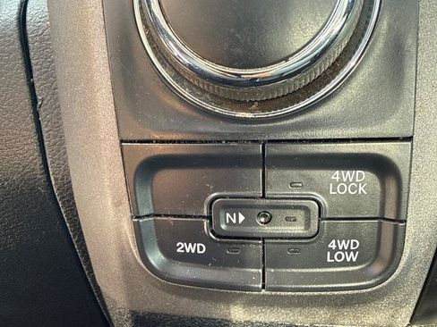 Used 2018 RAM 1500 Express AWD/4WD image 10