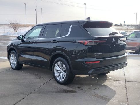 New 2026 Mitsubishi Outlander ES image 18