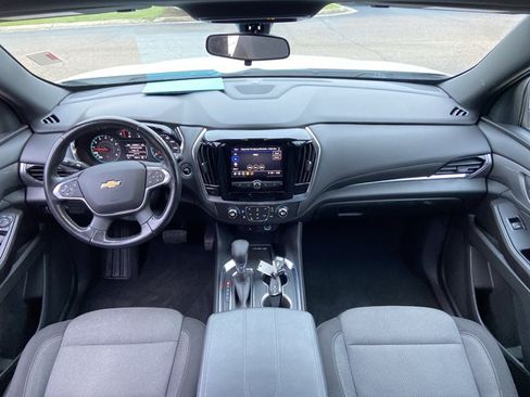 Used 2022 Chevrolet Traverse LT FWD image 49