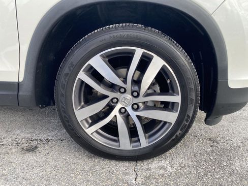 Used 2017 Honda Pilot Touring image 9