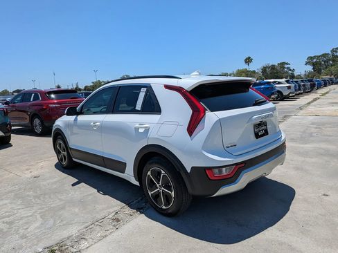 Certified 2023 Kia Niro EX FWD image 6