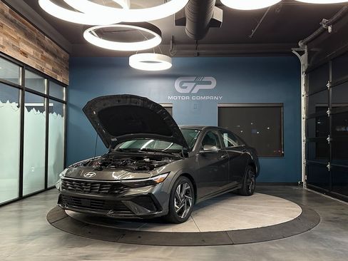 Used 2024 Hyundai Elantra Limited image 23