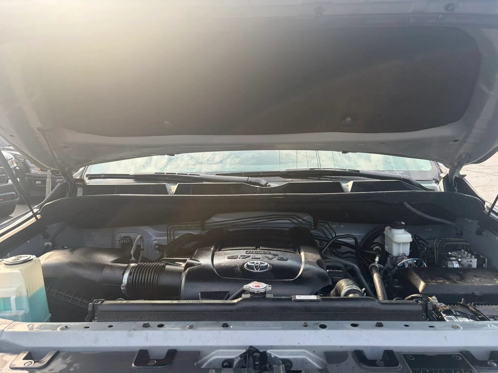 Used 2019 Toyota Tundra SR5 w/ SR5 Upgrade Package AWD/4WD image 9