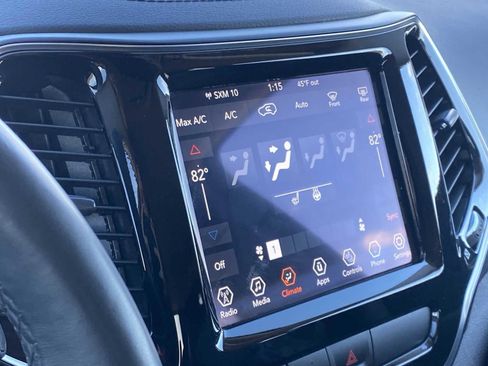 Used 2019 Jeep Cherokee Limited image 27