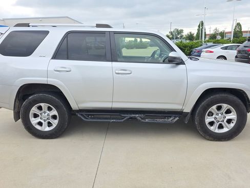 Used 2022 Toyota 4Runner SR5 AWD/4WD image 6