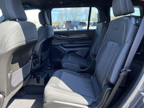 Used 2025 Jeep Grand Cherokee L Laredo w/ Luxury Tech Group I AWD/4WD image 4
