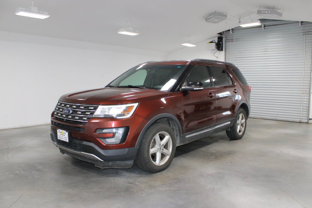 Used 2016 Ford Explorer XLT w/ Equipment Group 201A AWD/4WD image 4