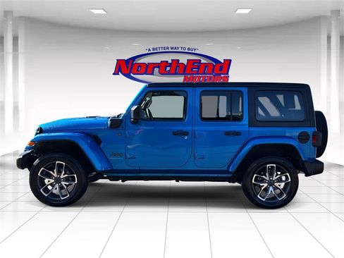 Used 2024 Jeep Wrangler Unlimited w/ Convenience Group image 4