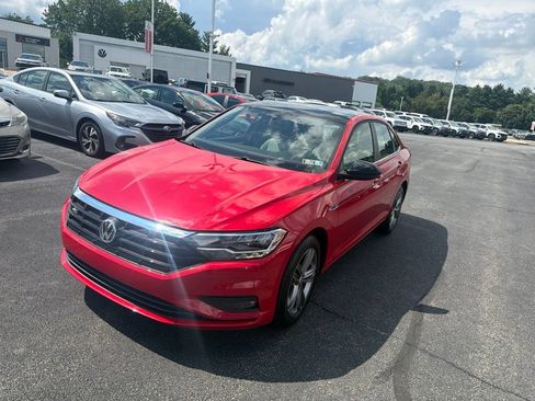 Used 2019 Volkswagen Jetta R-Line w/ R-Line Cold Weather Package FWD image 1