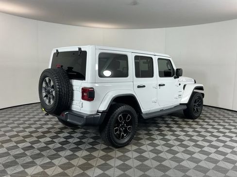 Used 2018 Jeep Wrangler Unlimited Sahara AWD/4WD image 5