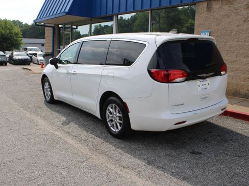 Used 2022 Chrysler Voyager LX FWD image 4