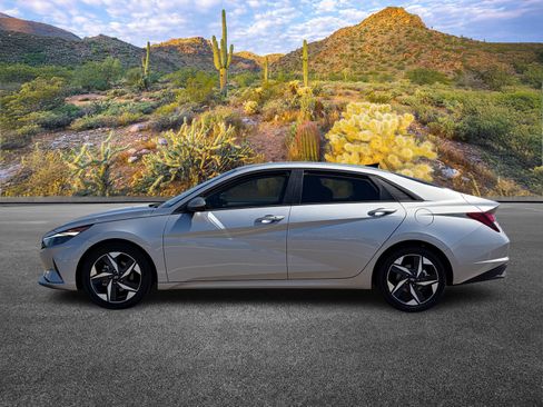 Used 2023 Hyundai Elantra SEL w/ Convenience Package image 7