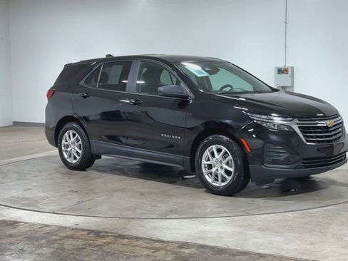 Used 2022 Chevrolet Equinox LS FWD image 2