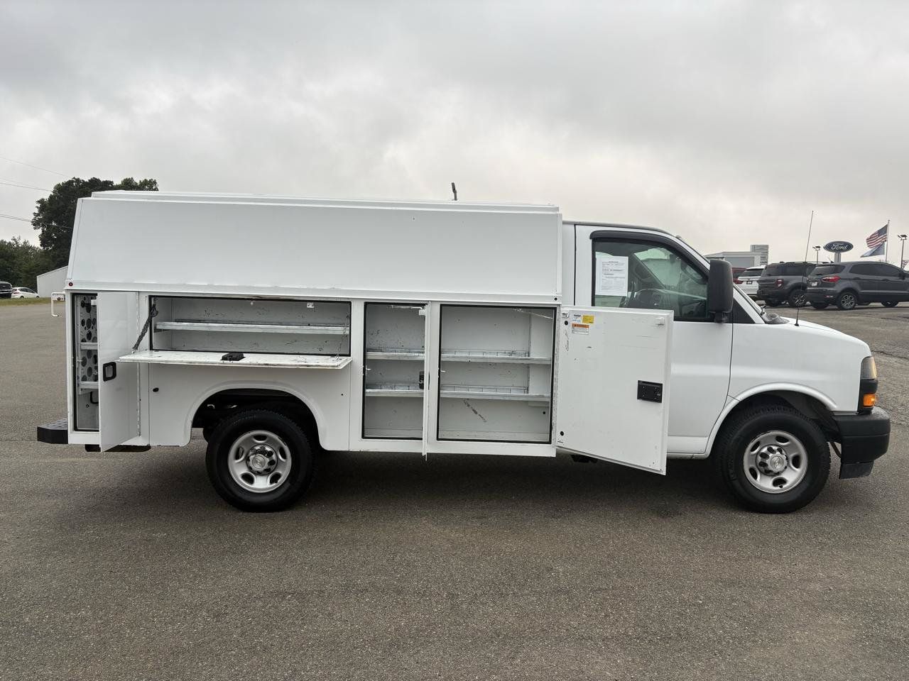 Used 2020 Chevrolet Express 3500 w/ Power Convenience Package RWD image 2