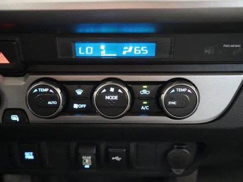 Used 2022 Toyota Tacoma SR5 AWD/4WD image 33