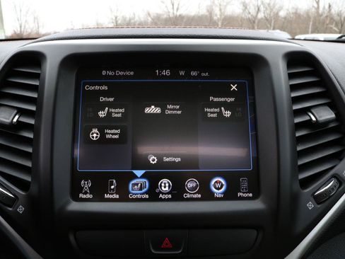 Used 2017 Jeep Cherokee Limited image 30