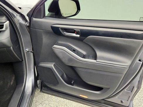 Used 2023 Toyota Highlander XSE image 26