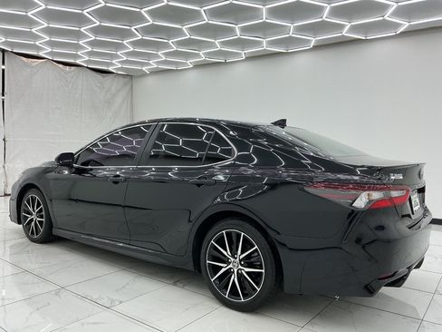 Used 2021 Toyota Camry SE FWD image 11