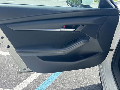 Used 2020 MAZDA MAZDA3 Sedan FWD image 10