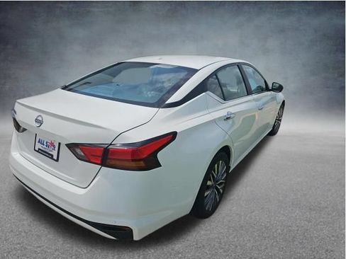 Used 2025 Nissan Altima 2.5 SV FWD image 9