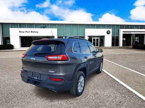 Used 2017 Jeep Cherokee Latitude w/ Cold Weather Group image 8