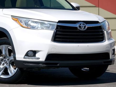Used 2016 Toyota Highlander Limited image 2