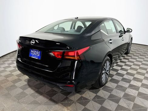 Used 2025 Nissan Altima 2.5 SV FWD image 7