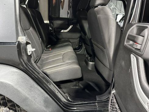 Used 2014 Jeep Wrangler Unlimited Rubicon w/ Connectivity Group AWD/4WD image 43