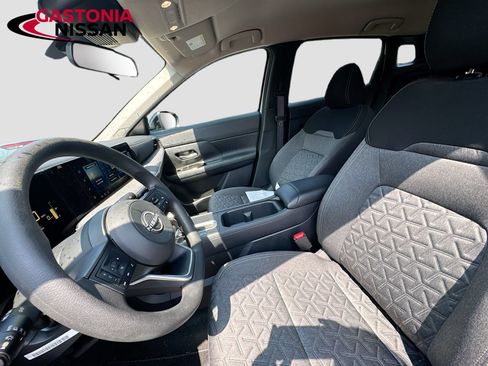 Used 2026 Nissan Kicks SV FWD image 26