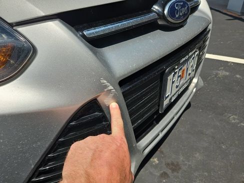 Used 2012 Ford Focus Titanium FWD image 3