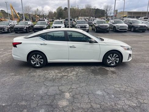 Used 2024 Nissan Altima 2.5 S image 8