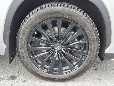 Used 2023 Toyota Highlander XSE image 10