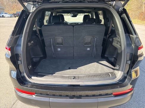 Used 2023 Jeep Grand Cherokee L Laredo image 5