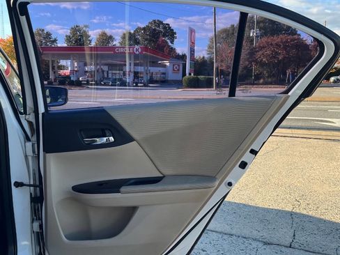 Used 2017 Honda Accord LX image 13